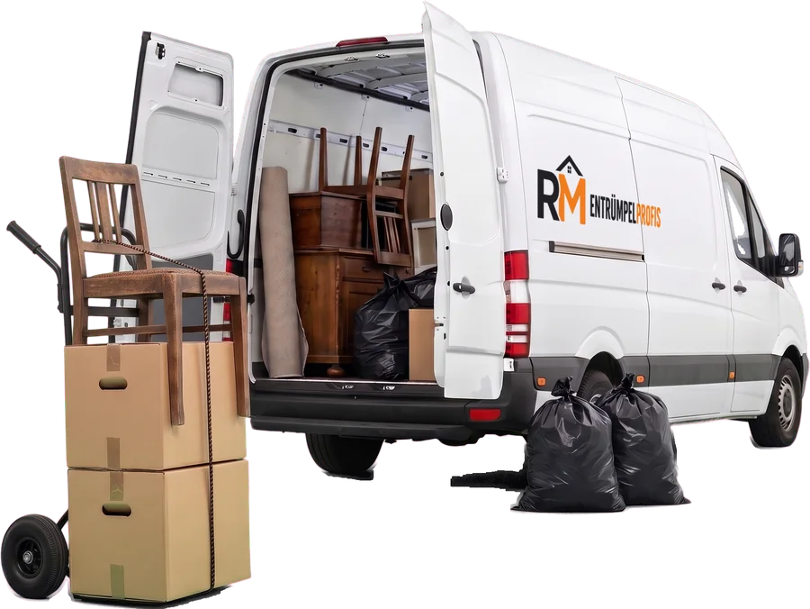 Transporter von RM EntrümpelProfis aus Obertshausen mit offenen Hecktüren, davor eine Sackkarre mit Kartons und gefüllte Säcke (Symbolbild)